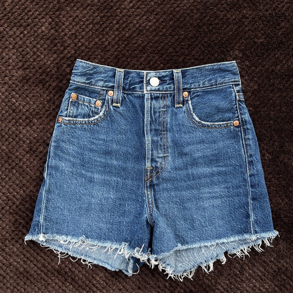 Levi’s Ribcage Shorts